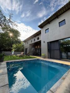 Πισίνα στο ή κοντά στο Afri Villa Stays - Luxury Bush Villa Hyena