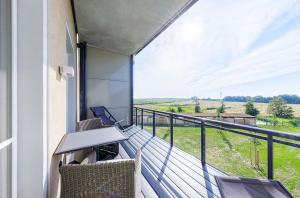a balcony with chairs and a view of a field at Alte Seefahrtschule App 33 "Oberdeck" in Wustrow