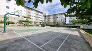 an empty basketball court in front of a building at Joms Cozy Staycation in Calamba