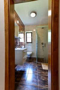 Ванная комната в HOUSE FLORA Entrance 1 +23 фотографии