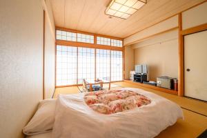Kashikojima Hotel Bay Garden客房内的一张或多张床位