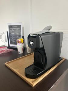 Příslušenství pro přípravu čaje a kávy v ubytování Les Initiés