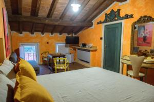 TV a/nebo společenská místnost v ubytování B&B il Fornello a Padernello