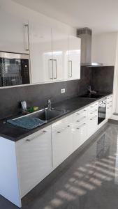 Fotografie z fotogalerie ubytování DoubleBedroom in Topfloor Apartment Doppelzimmer auf oberster Etage v Mnichově