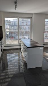 Fotografie z fotogalerie ubytování DoubleBedroom in Topfloor Apartment Doppelzimmer auf oberster Etage v Mnichově