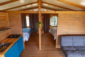 Postel nebo postele na pokoji v ubytování Glamping Stregaia