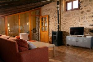 a living room with a couch and a tv at Casa Alta in Valderrobres