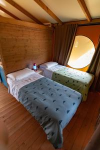 Postel nebo postele na pokoji v ubytování Glamping Stregaia