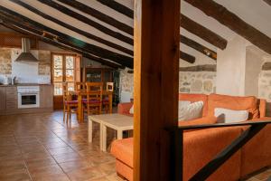 a living room with a couch and a table at Casa Alta in Valderrobres