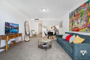 Et tv og/eller underholdning på Stylish Studio with Waterfront Views in Barangaroo