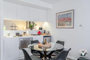 Køkken eller tekøkken på Stylish Studio with Waterfront Views in Barangaroo + 10 billeder