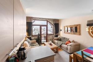 Posezení v ubytování Chalet Neva - luxury chalet with sauna by Avoriaz Chalets