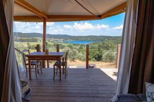 Příroda nedaleko luxury tent
