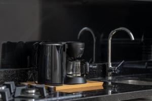 Cucina o angolo cottura di Beautiful new studio with a Seaview 8