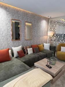 Area soggiorno di Beautiful new studio with a Seaview 8