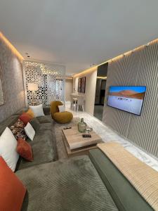 TV o dispositivi per l'intrattenimento presso Beautiful new studio with a Seaview 8