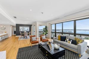 Posezení v ubytování Heritage Penthouse in CBD