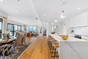 Kuchyň nebo kuchyňský kout v ubytování Heritage Penthouse in CBD