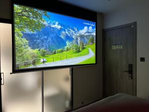 Телевизия и/или развлекателен център в Yish Cinema Serviced Apartment B&B