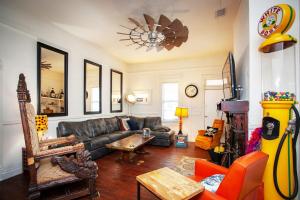 Φωτογραφία από το άλμπουμ του Historic Bungalow With Private Pool In Ybor City στην Τάμπα