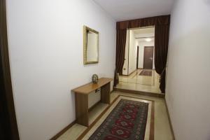 Voodi või voodid majutusasutuse Hotel Paris toas