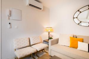 A seating area at Reformed and comfy- 2Bd 2Bth- Arenal