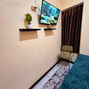 TV a/nebo společenská místnost v ubytování Ardian House Jepara