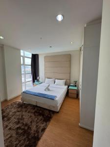 Giường trong phòng chung tại Bintang Goldhill Guest House +97 ảnh