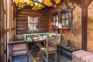 Patio alebo iná vonkajšia časť ubytovania Pajta Apartman