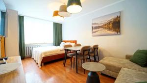Posteľ alebo postele v izbe v ubytovaní Apartamenty EverySky - 1 go Maja 35A-35B
