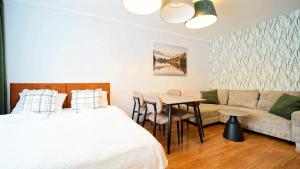 Posteľ alebo postele v izbe v ubytovaní Apartamenty EverySky - 1 go Maja 35A-35B
