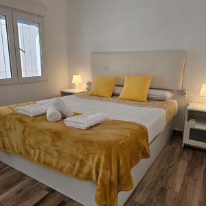 A bed or beds in a room at APTO TANEZ TORREMOLINOS, a