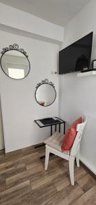 A television and/or entertainment centre at APTO TANEZ TORREMOLINOS, a