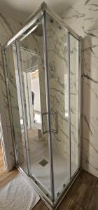 A bathroom at APTO TANEZ TORREMOLINOS, a