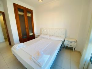 A bed or beds in a room at Euromarina Lateral by Alina365