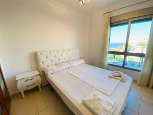 A bed or beds in a room at Euromarina Lateral by Alina365 Még 13 kép