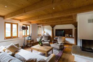 Televiisor ja/või meelelahutuskeskus majutusasutuses The Alps Wonder Chalet