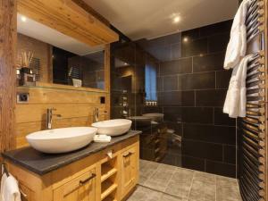 Ένα μπάνιο στο Stunning Modern Chalet with Indoor Pool and Spa +15 φωτογραφίες