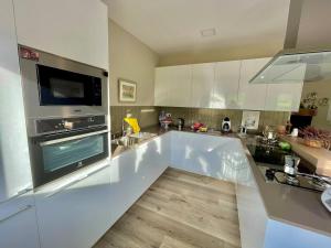 Η κουζίνα ή μικρή κουζίνα στο Suite con Baño Privado y Vistas al Mar en Bermeo