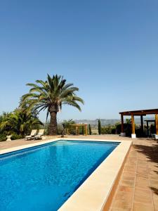 Santa Teresa Bed & Breakfast Andalusien内部或周边的泳池