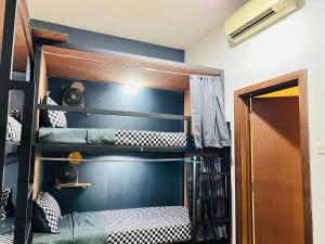 Postel nebo postele na pokoji v ubytování Empire Hostel Regalia