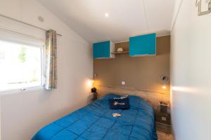 Postel nebo postele na pokoji v ubytování Camping Les Carolins + 37 fotografií