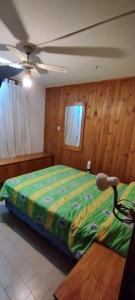 Ένα ή περισσότερα κρεβάτια σε δωμάτιο στο Casa centrica con pileta