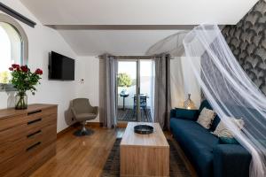 Posezení v ubytování Studio Dernier Etage Le Nid d'Amour - Séjour Romantique, Mandara Beach, Juan-les-Pins
