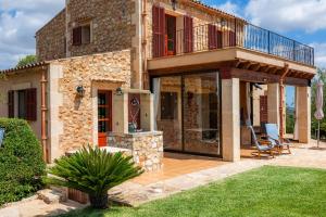 a house with a balcony and a patio at Es Turó de Son Mel in Petra