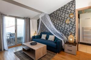 Posezení v ubytování Studio Dernier Etage Le Nid d'Amour - Séjour Romantique, Mandara Beach, Juan-les-Pins