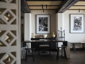 Un lugar para sentarse en Doryssa Lithos Hotel