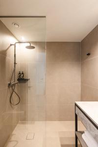 Un baño de Doryssa Lithos Hotel