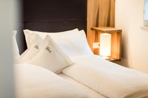 Letto o letti in una camera di Romantik Hotel Jagdhof