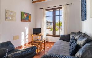 Χώρος καθιστικού στο Nice Home In Montejaque With Wifi